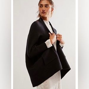 BLACK EVERYDAY COCOON PONCHO - FREE PEOPLE 🖤